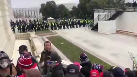 capitol police invite protestors in