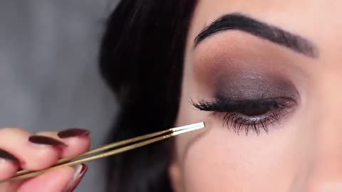 How to apply brown eyeshadow for beginners