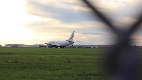 (YOW) Ottawa Airport Planes Landing. So Cool!!!!