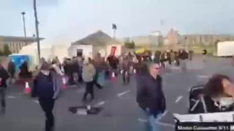 UK - Protesters swarm a Vaccination Centre - LOVE IT!! [mirrored]