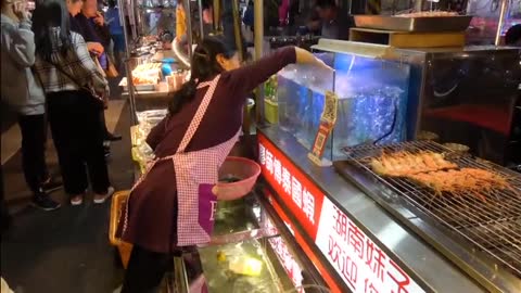 Taiwanese Street Food Liuhe Tourist Night Market!-6