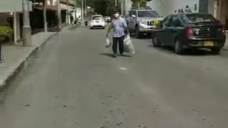 Con montañas de basura en las calles, así amanece Girón este miércoles