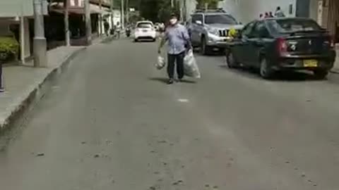 Con montañas de basura en las calles, así amanece Girón este miércoles