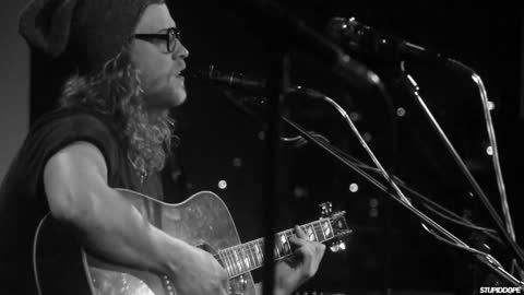 Allen Stone performs 'Unaware' at Hotel El Ganzo in Los Cabos