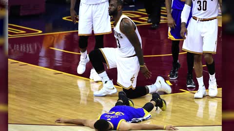 LeBron James Reminds Stephen Curry He's The King With a Brutal Block