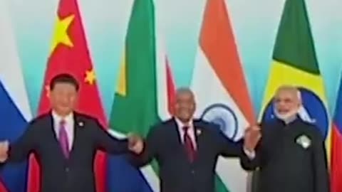 Chi sono gli Stati facenti parte la BRICS e cosa è la BRICS? DOCUMENTARIO I BRICS sono un'organizzazione intergovernativa che comprende Brasile, Russia, India, Cina, Sud Africa,Iran,Egitto,Etiopia ed Emirati Arabi Uniti.