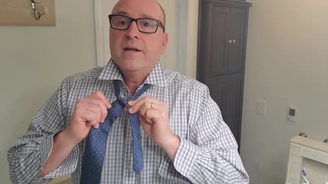 Dad, how to tie a tie?