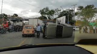 Accidente en el sector de Los Troncos, en Piedecuesta, mantiene cerrada la vía