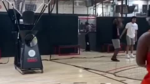 Thisvideoisaclassic(via@spiceadams)#basketball#hoops#fail