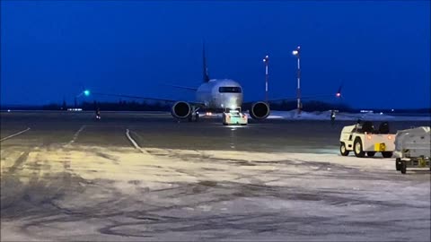 AIR CANADA Pushback - YEG