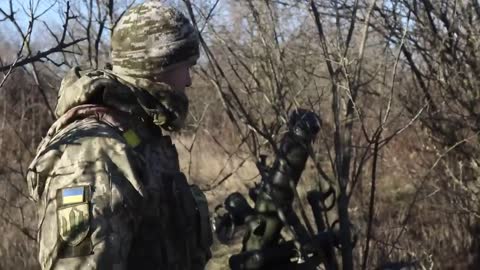 Ukrainians Drop 120mm Mortars on Russian Positions