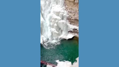 Waterfall partially freezes over in Canada l ABC News