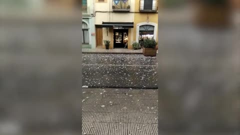 Giant hailstones 'the size of peaches' batter Catalonia town