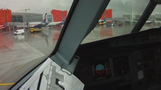 Amazing Plane landing at Moscow