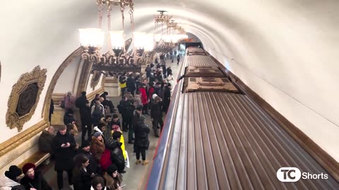 Joseph Stalin's Metro - Tucker Carlson compares Moscow’s & US subway