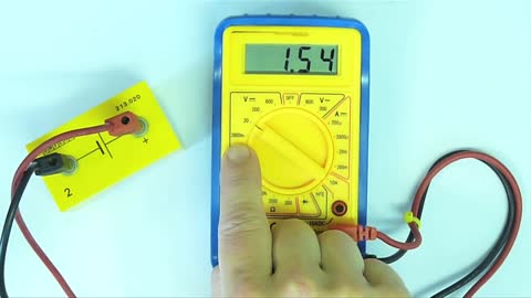 How to : Use a Multimeter - Measuring Voltage