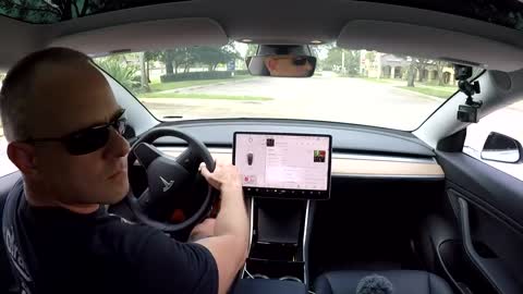 Police Pull Over Driverless Tesla Model 3 that was using Smart Summon Feature