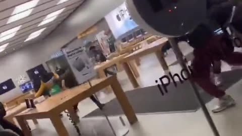 Apple Store Looted in Philadelphia | IPhone 15 Launch