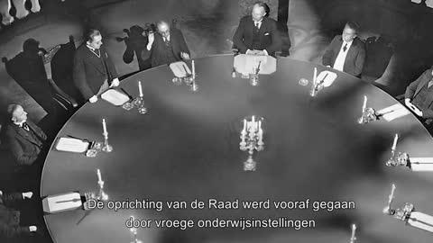 Documentaire - De machtspiramide – Deel 1 Machtig onderwijs