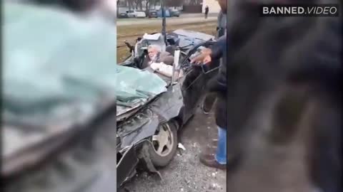 UKRAINE - RUSSIAN or UKRAINE TANK ROLLS OVER VEHICLE WITH MAN INSIDE [WARNING GRAPHIC]