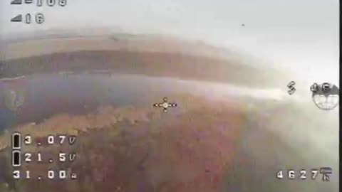 🚁❌ The Russian FPV drone tried to catch up the Ukrainian Mi-24. The drone