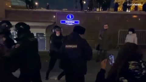 Anti-war protesters arrested in Moscow