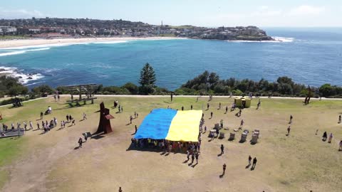 Ukraine Flag unfurling Sculpture by the Sea, Bondi