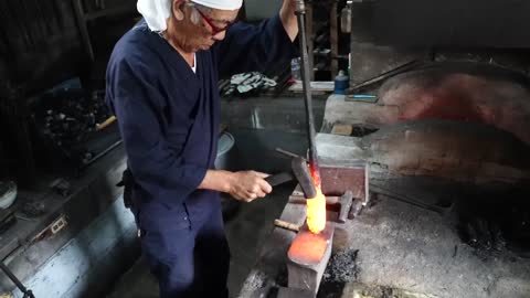 How Japanese samurai swords were made. A 75-year-old swordsman who has made 1,000 Japanese swords