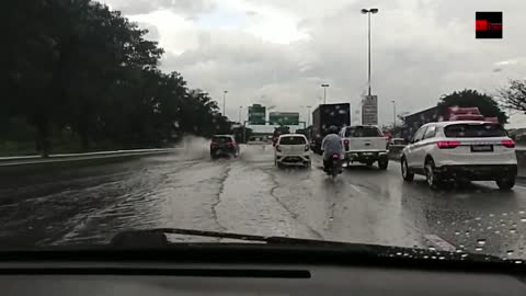 Banjir kilat punca kesesakan lalu lintas