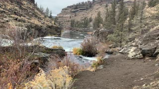 Central Oregon – Steelhead Falls – Shoreline of the Waterfall – 4K