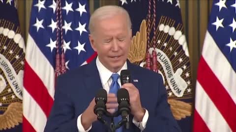 Someone has to SHOUT answer at Biden when his brain fails at press conference