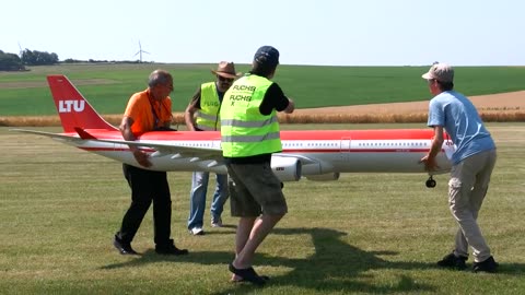 RC AIRLINER CRASH AIRBUS A330-300 LTU GIGANTIC RC MODEL WITH TURBINE PROBLEM / Airliner Meeting 2015