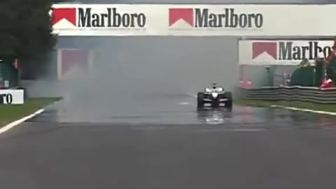 Kimi Raikkonen goes full throttle through cloud of smoke | F1 Belgium 2002