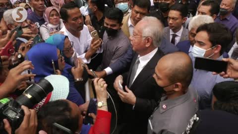 Final SRC appeal: Najib addresses his supporters, leaves them in tears as he laments his fate