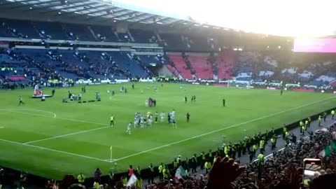 Celtic Fans Celebrate with Players | Hampden | League Cup Final | Rangers 1 - 2 Celtic