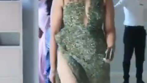 #malnG song Huma Qureshi Hot 🔥 looking sexy look 🔥♥️ __ Malaika Arora Short ♥️