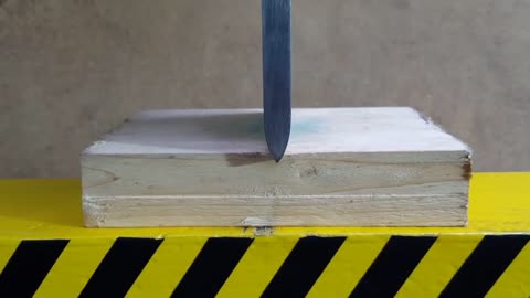 crazy experiments HYDRAULIC PRESS GUILLOTINE AGAINST CARDBOARD AND WOOD