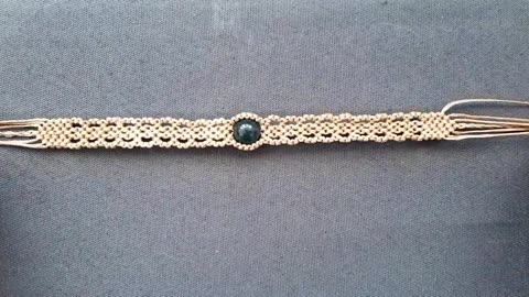 How to make a macrame bracelet