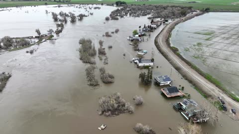 Heavy flooding hits California's San Joaquin Valley