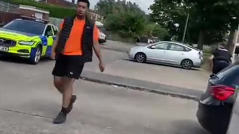 Muslim migrant atacks pollice officer in Uk and kicks the shit out of him.