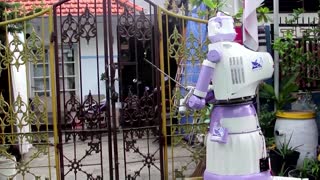 Indonesian robot delivers food and cheer