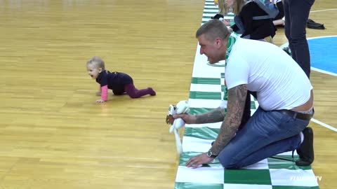 Adorable babies face off in Zalgirio Arena crawling race