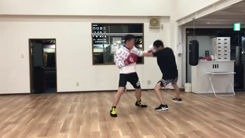 Japanese boxing gym light contact sparring April 2, 2020 尼崎ボクシング マススパーリング1