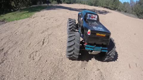 Traxxas T-Maxx Nitro to Electric Conversion - In the Dirt!