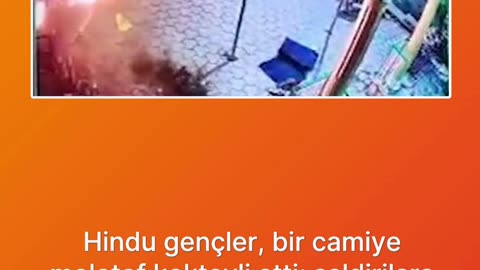 Genç Kızların da Katıldığı Olayda Hindu Gençler Camiye Molotofkokteyli Attı