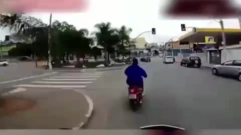 biker get scared by the motorcycle cop and fall