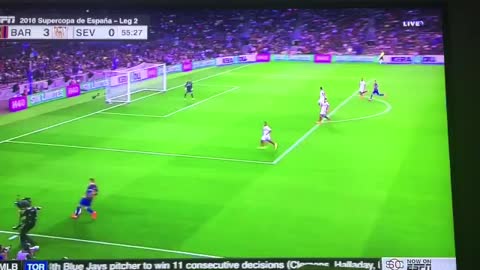 VIDEO: Messi scores with a header vs Sevilla (3-0)