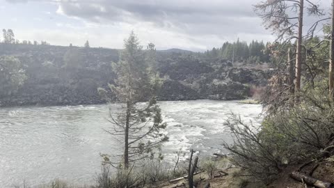 Gorgeous Gorge – Volcanic Lava Island + Wild Deschutes River – Central Oregon – 4K