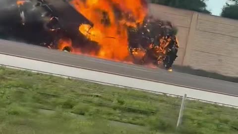 Jet Crashes onto I-75 in Florida