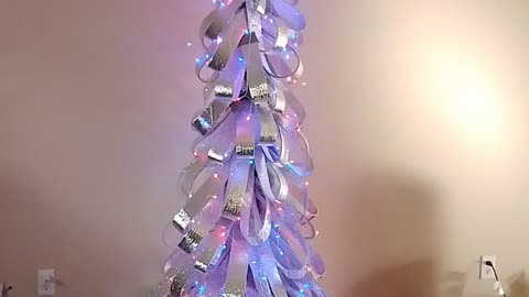 Make this DIY super easy, super cute, indoor/outdoor Christmas Tree